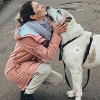 «Одна спасенная жизнь — это уже много»: молодая девушка спасает собак-инвалидов